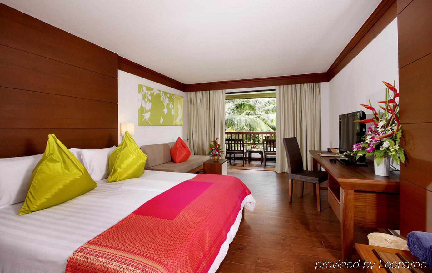 Kamala Beach Inn Phuket Екстериор снимка