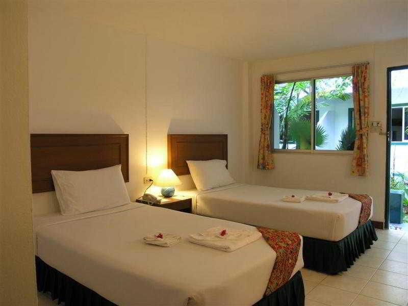 Kamala Beach Inn Phuket Екстериор снимка