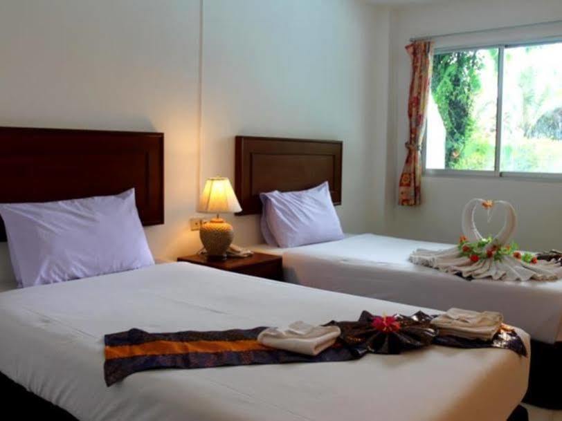 Kamala Beach Inn Phuket Екстериор снимка