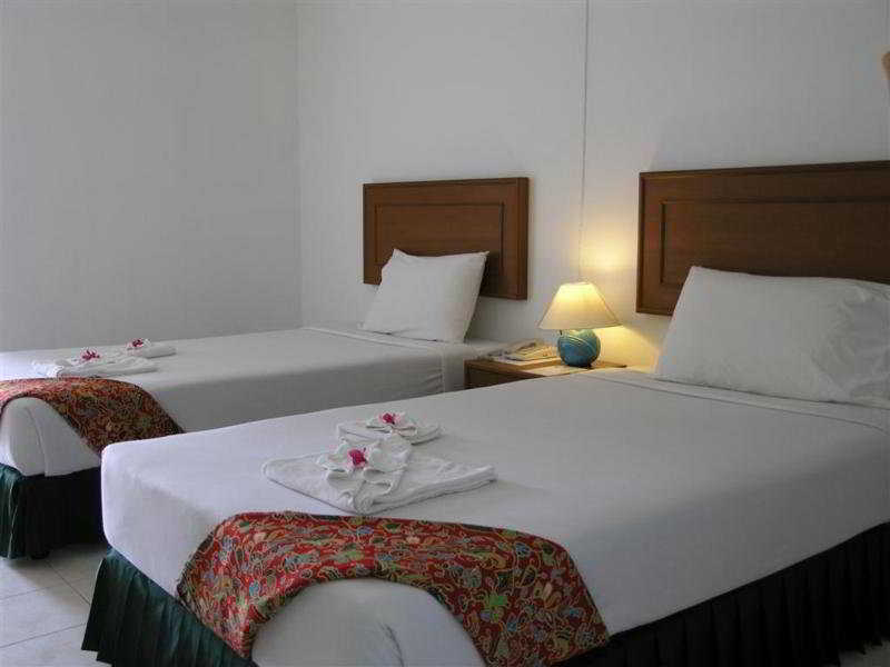 Kamala Beach Inn Phuket Екстериор снимка